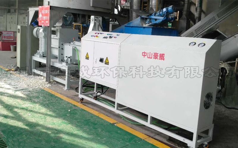 CU360聚氨酯壓實機應用生產線