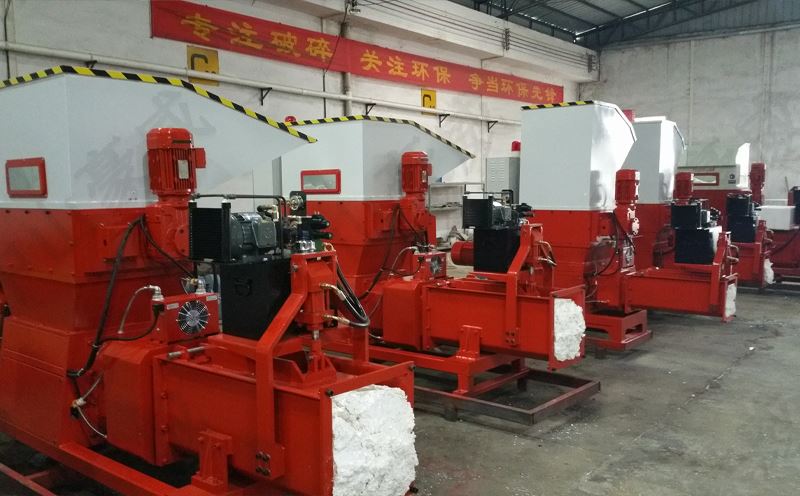 大型EPS泡沫壓實(shí)機(jī)生產(chǎn)車間